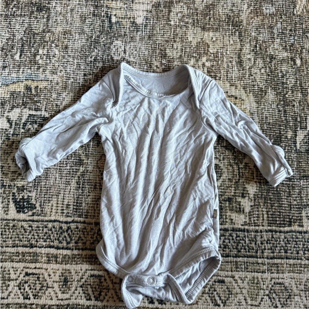 Kyte Light Gray Long-Sleeve Baby Bodysuit